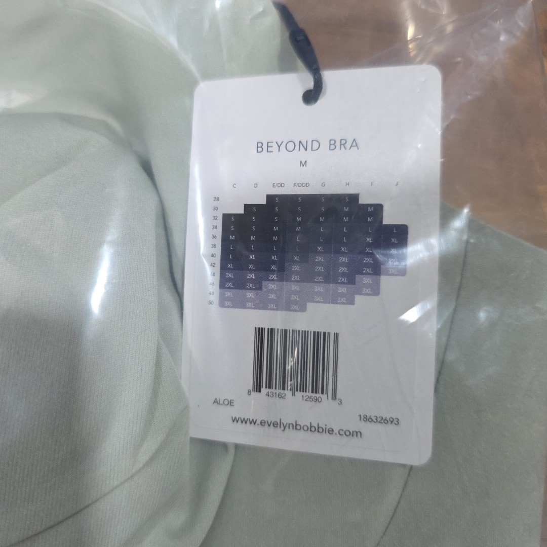 New Evelyn & Bobbie Beyond Bra Seamless Wireless Bra Size – Medium – Aloe