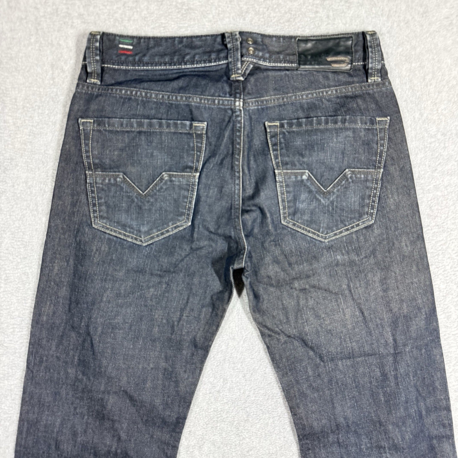 Diesel LARKEE Jeans Men 28×32 Blue STRAIGHT Leg Faded Button Fly Italy 0088Z