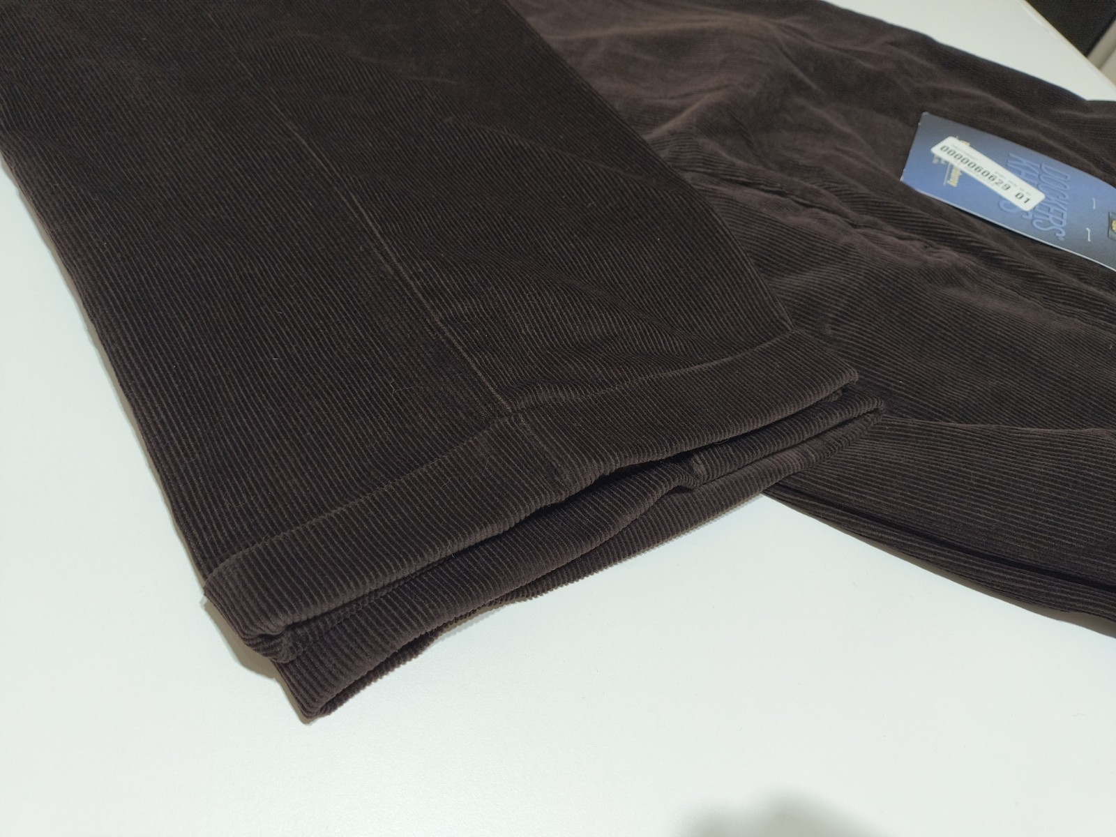 NWT Dockers Mens B&T Classic Fit Pleated Signature Khaki Pants 46×32 Brown.
