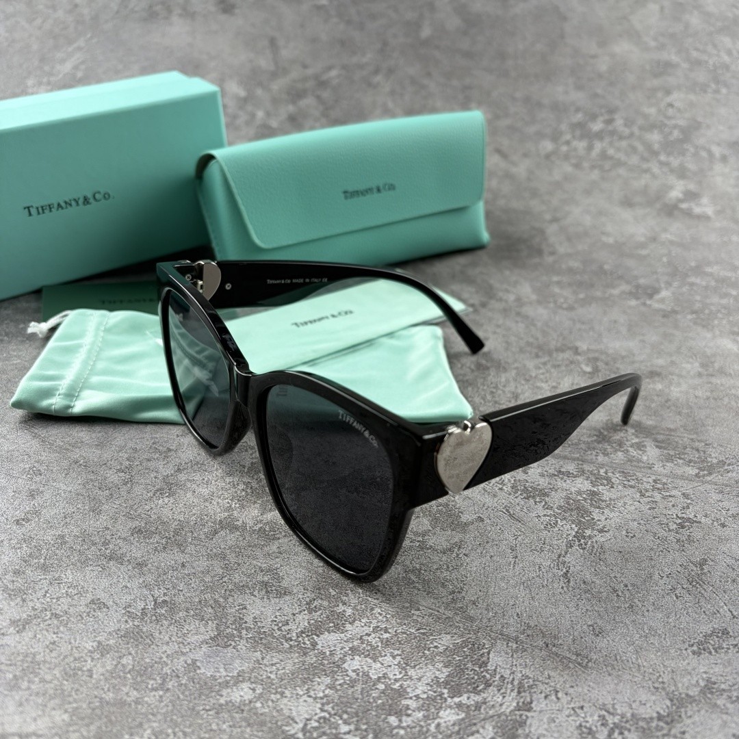 New In Box – Tiffany Black Square Sunglasses Elegant Women’s Shades
