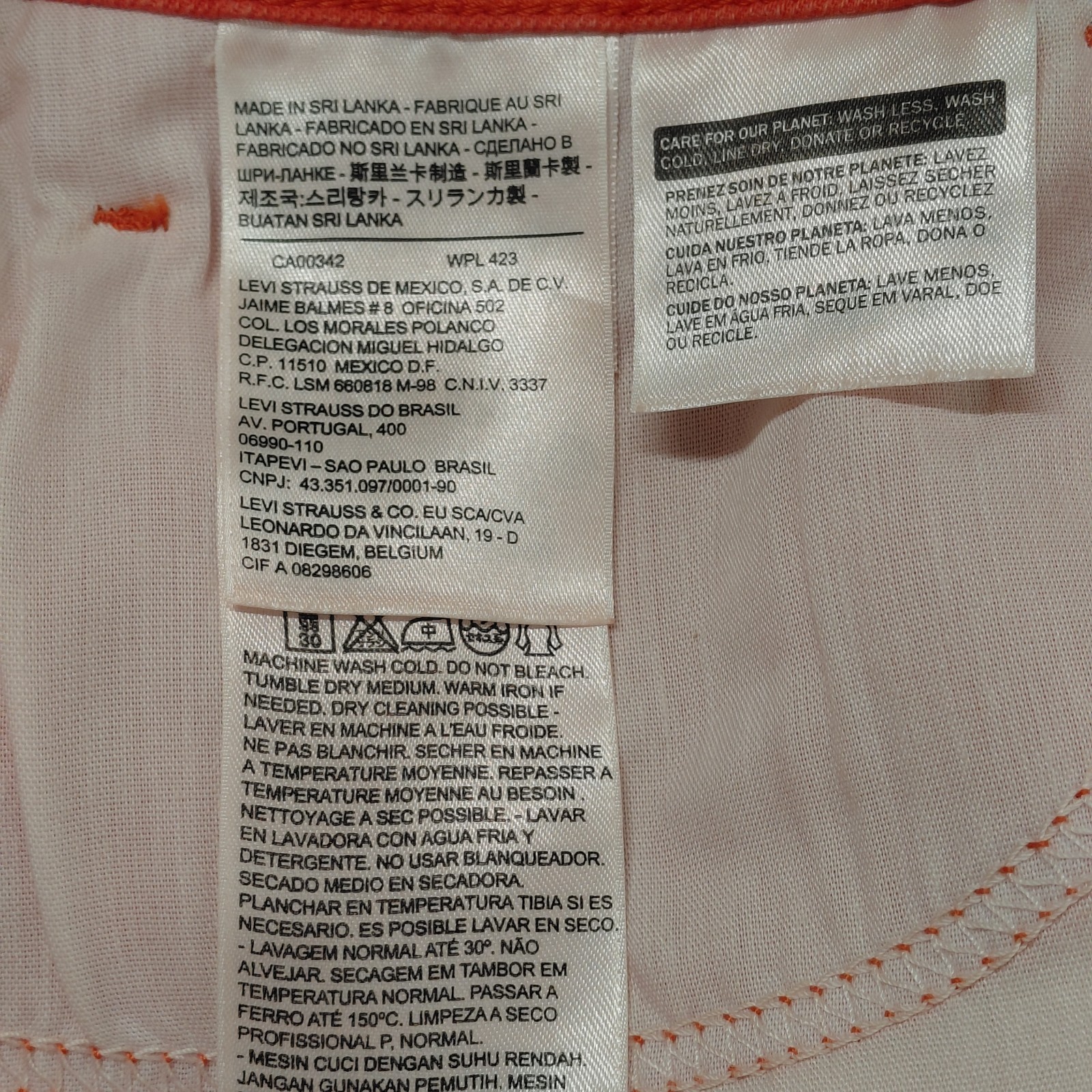 Levi’s Shorts Womens Size 10/30W Orange 98% Cotton 2% Elastane Zip 4 Pocket Cute