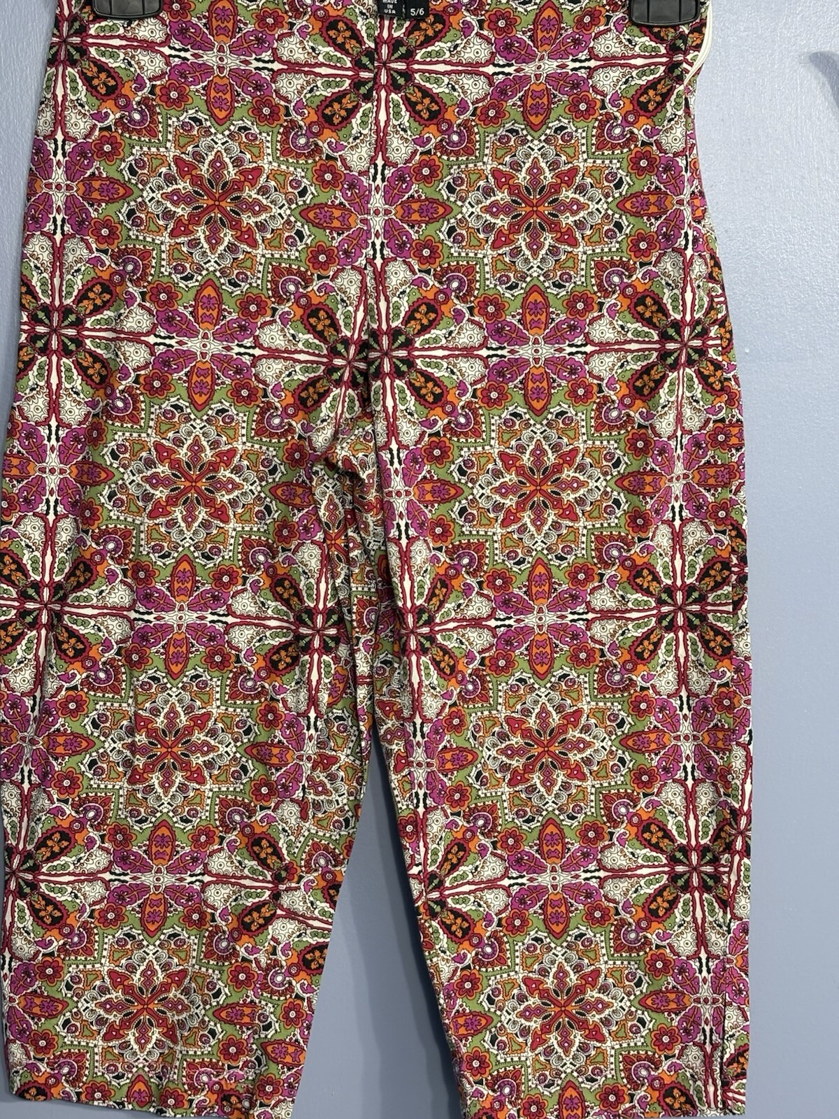 My Michelle Capri Pants Multi-Colored Size 5/6