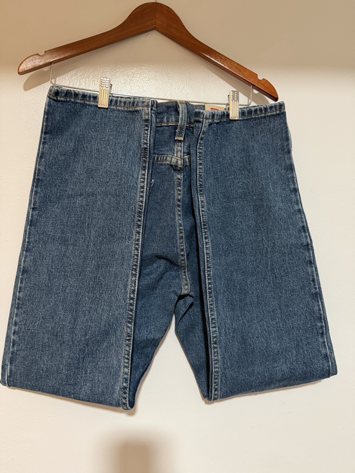 Levi’s Men’s Taper Blue Medium Wash Stretch Denim Jeans Low Rise 5-Pocket