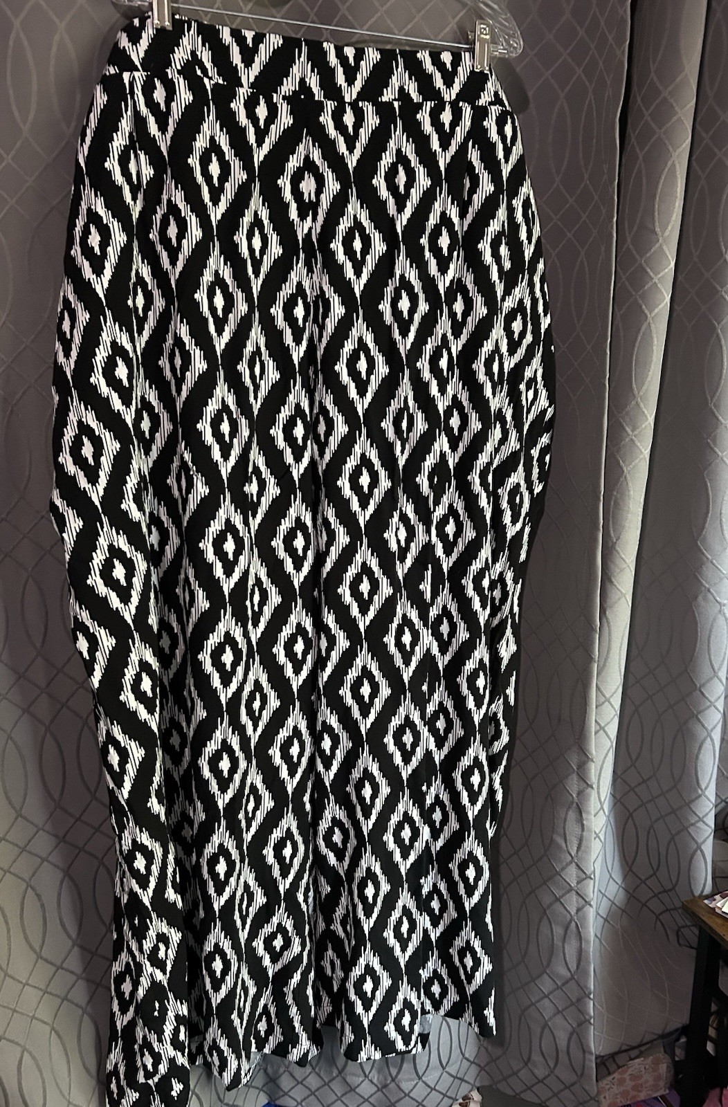 Torrid Women’s Plus Size 6Black/White Geometric wide leg pants