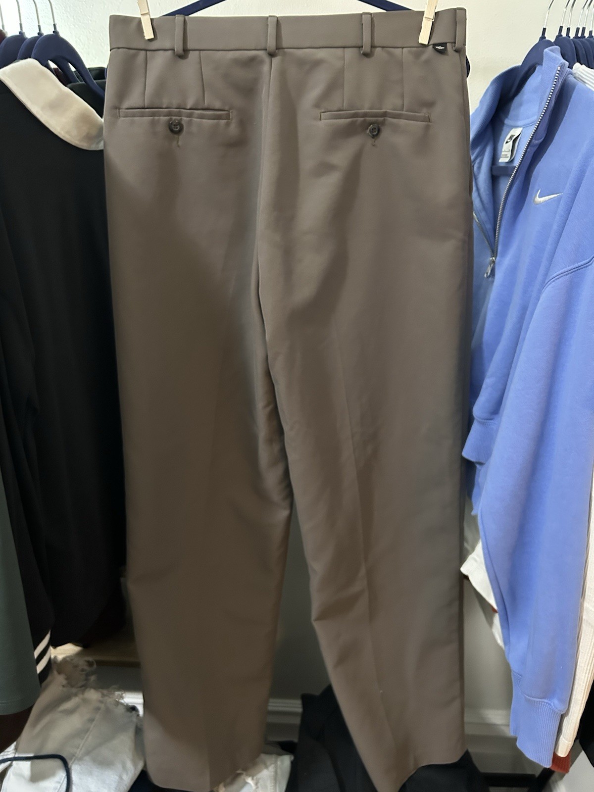 Dockers Premium Men’s Gray Microfiber Polyester Flat Front Dress Pants W32