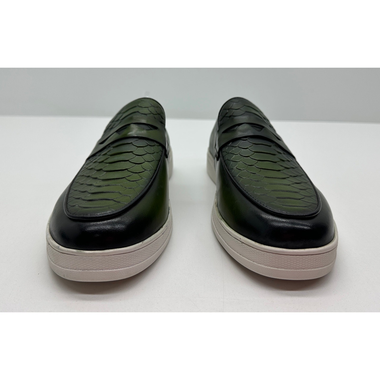Crocodile Wear Men’s Textured Slip On Loafers Green Size 42 NIB #09S