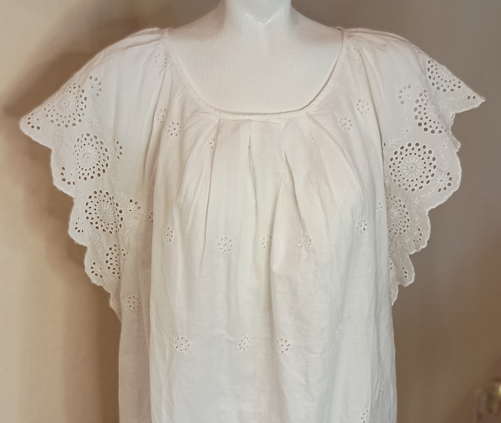 NWT GAP White Cotton Eyelet Flutter Short Sleeve Blouse SZ L