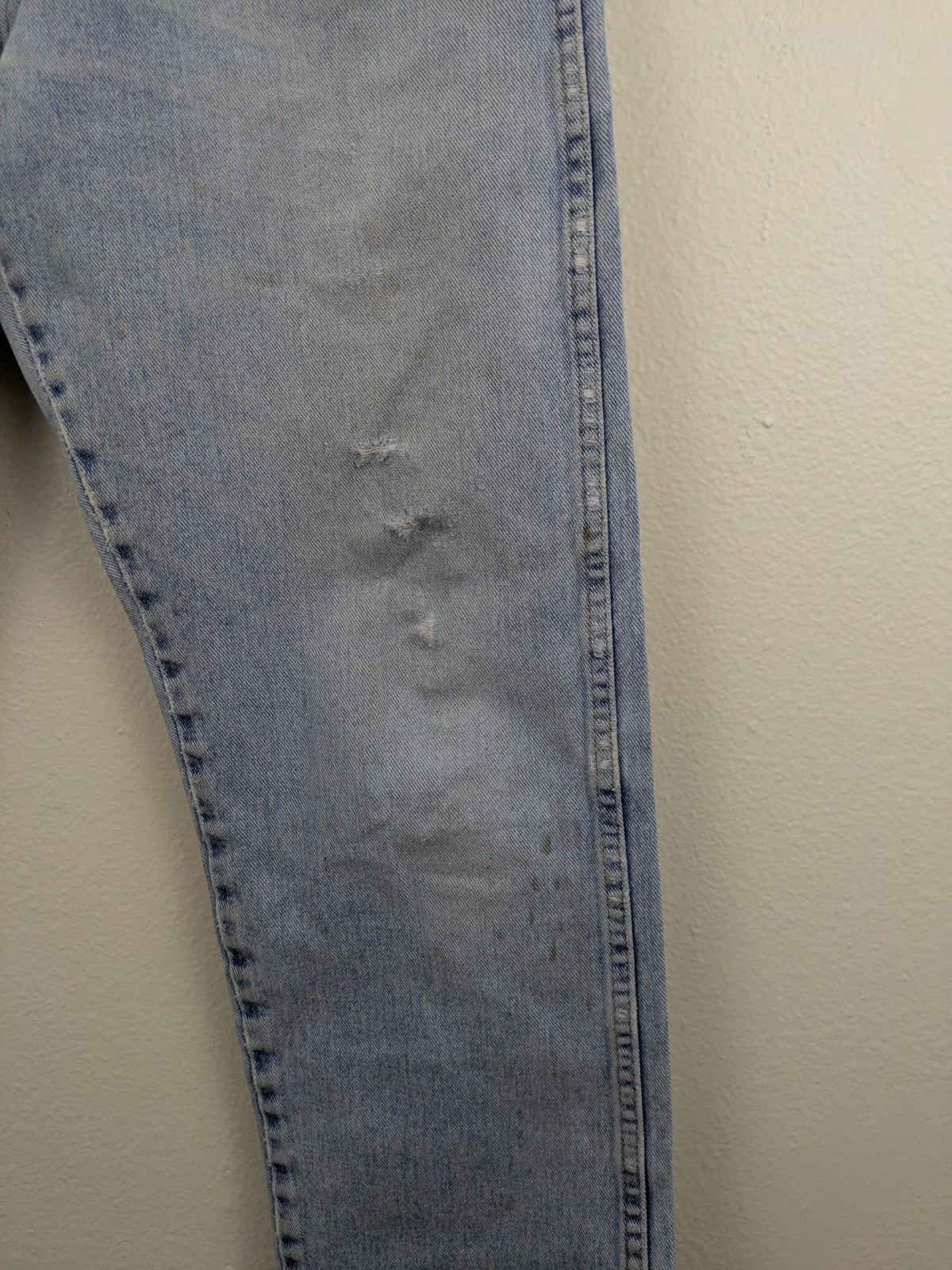 Wrangler 33×30 Vintage Distressed Light Wash