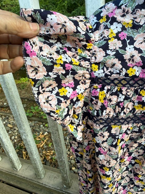NEW Lane Bryant smocked yoke, Pretty Summer floral top Ruffle Cap Sleeves 18