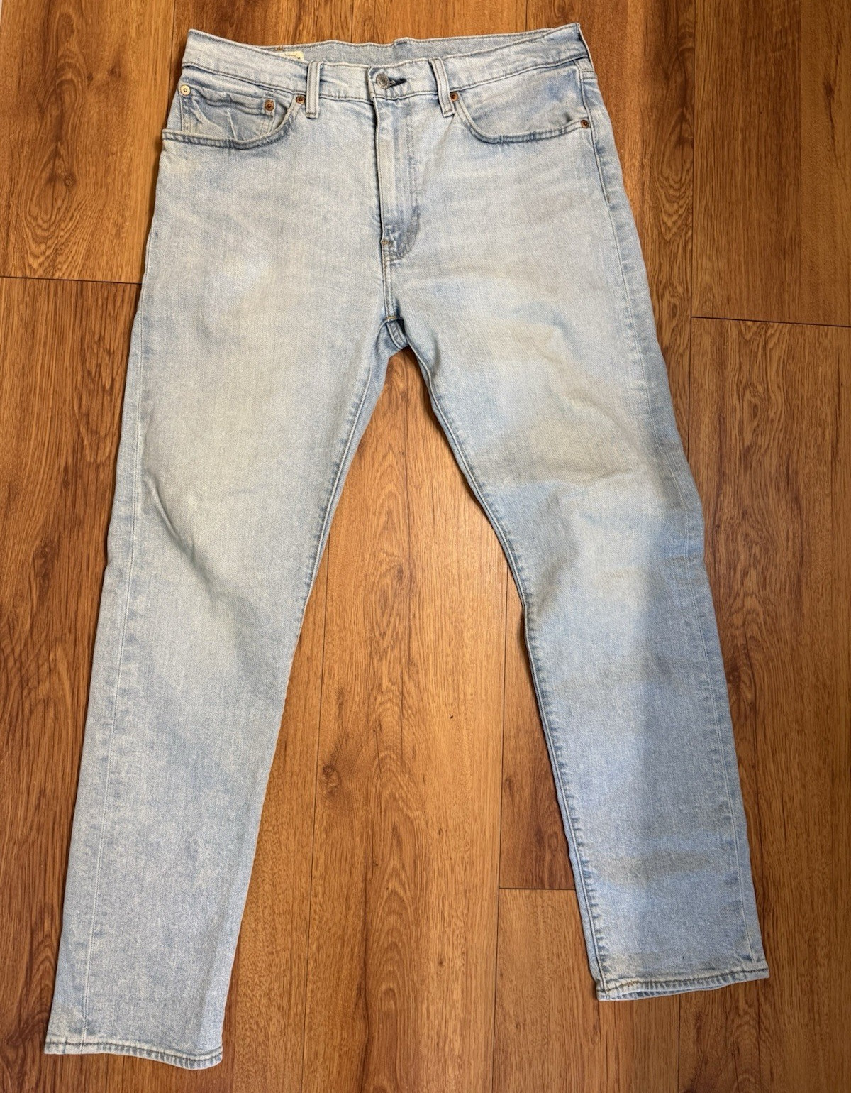 Levi’s Premium Men’s Light Wash Tapered Mid Rise Denim Big E zipper fly