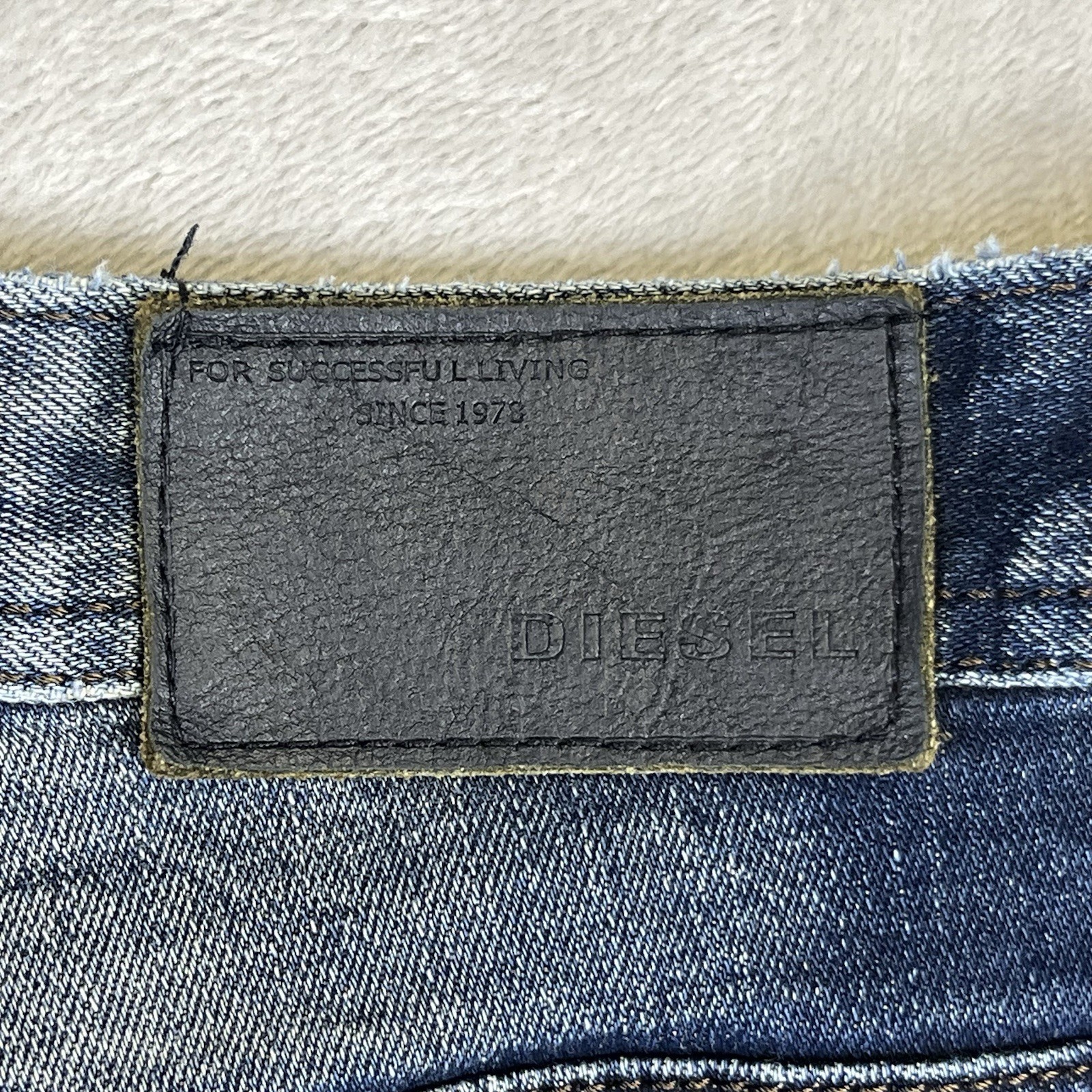 Diesel Jeans Mens 38×30* Blue Larkee Distressed Fade Whiskers Button Fly Italy
