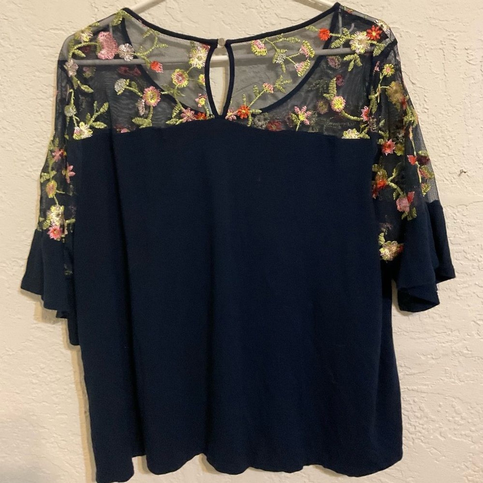 Embroidered black top L