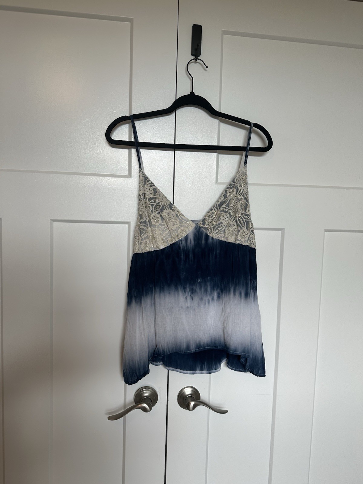 Rosegal Women’s Plus 2X Blue/White Tie-Dye Lace V-Neck Cami Tank Top