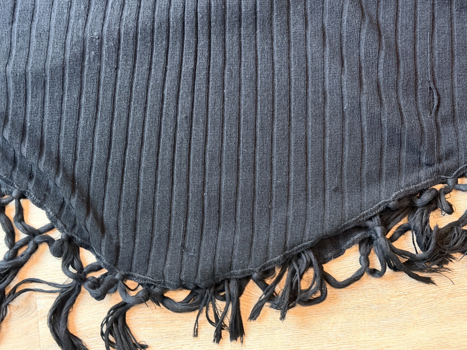 Peru Etnico 100% Baby Alpaca Women’s Black Poncho Shawl w/ SMALL HOLE SOLD AS IS