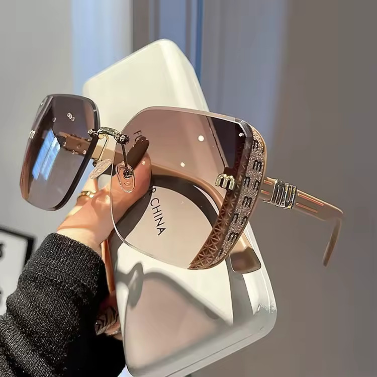 Luxury Fashion Oversized Square Sunglasses Women Outdoor Shades Glasses