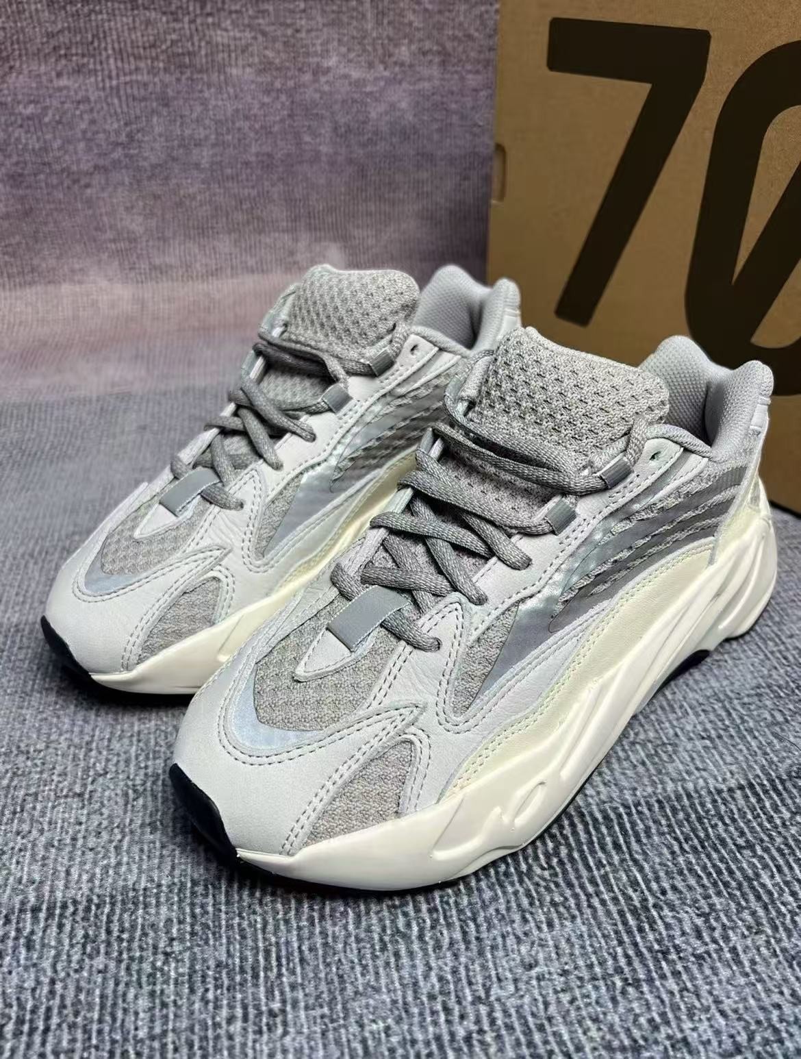 adidas Yeezy Boost 700 V2 Static White Men’s Size EF2829