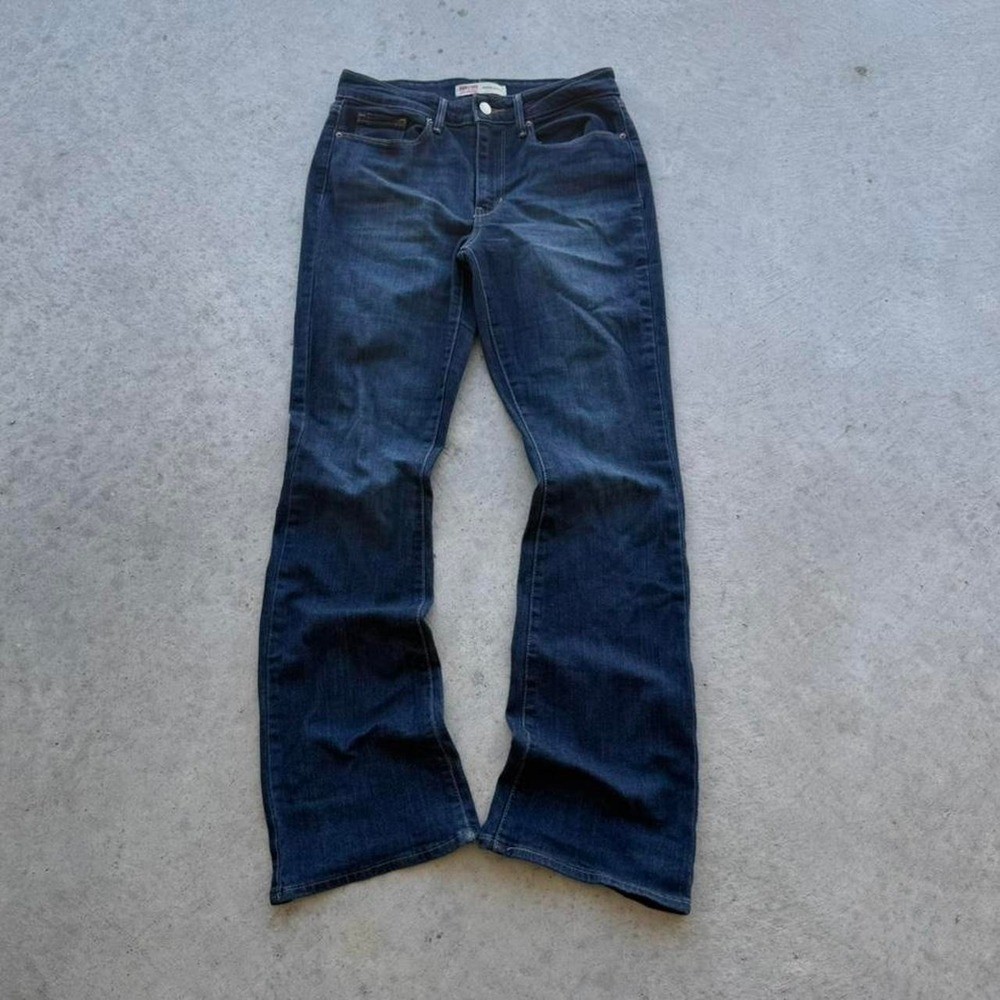 Mid-rise bootcut Levi’s jeans