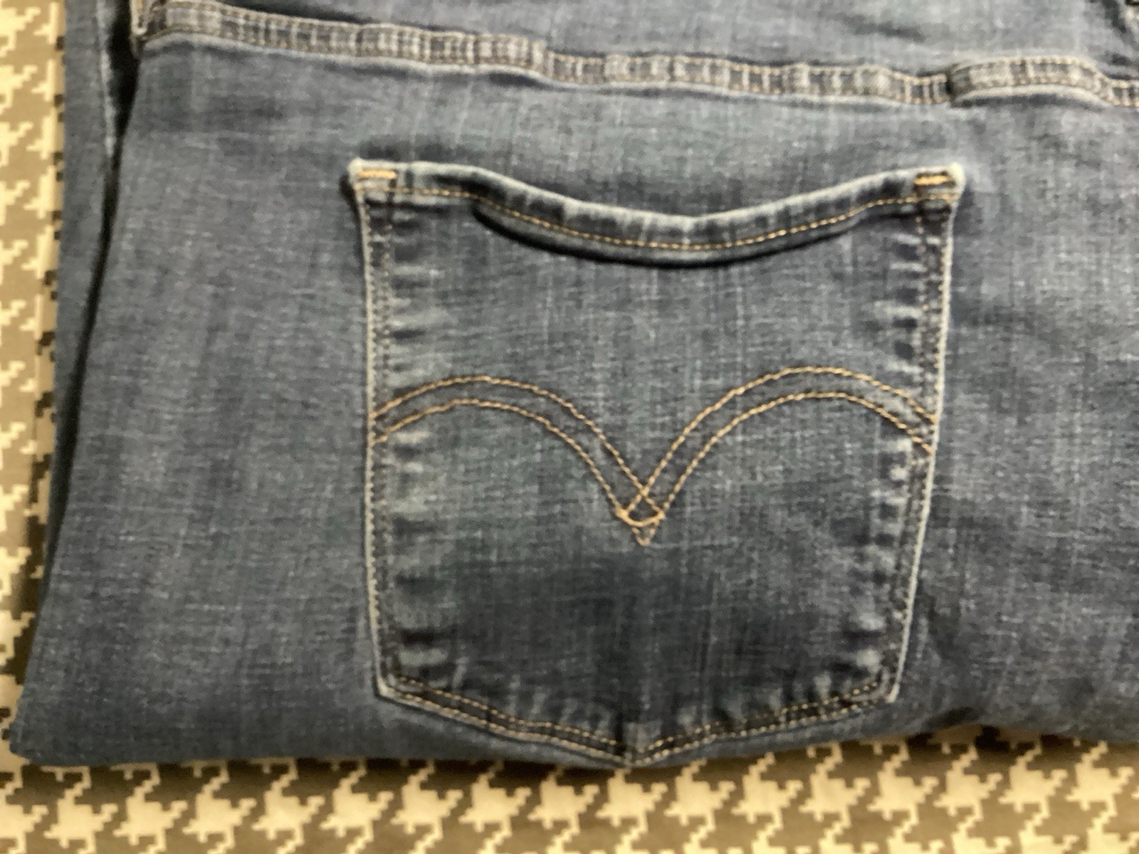 Levis Jeans Womens 26W M Blue Denim Classic Straight Leg Dark Wash