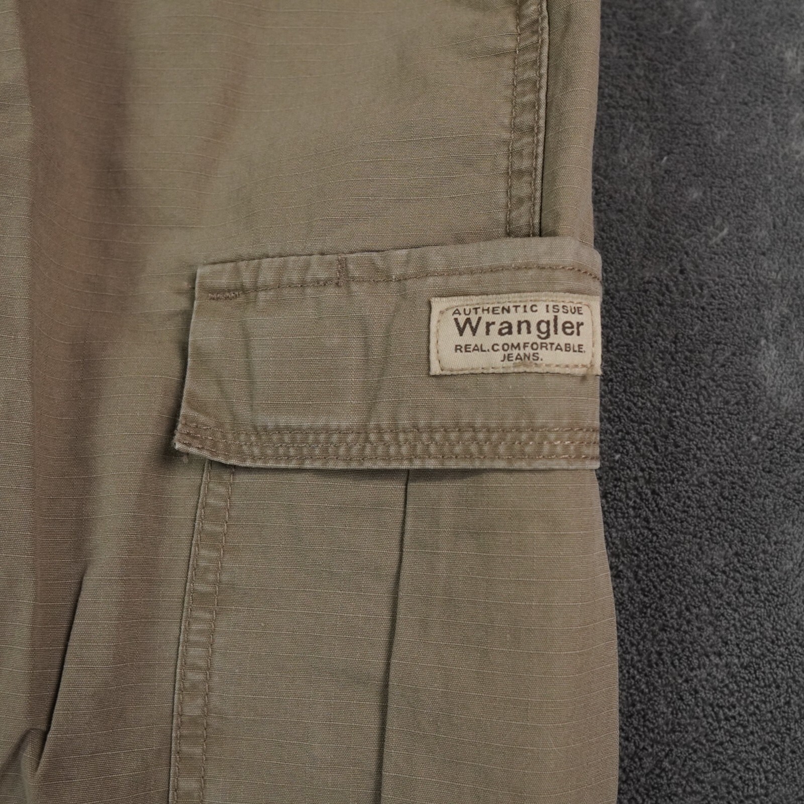 Wrangler Cargo Pants Mens 40×30 Khaki Rip Stop Relaxed Fit Carpenter Work Tech