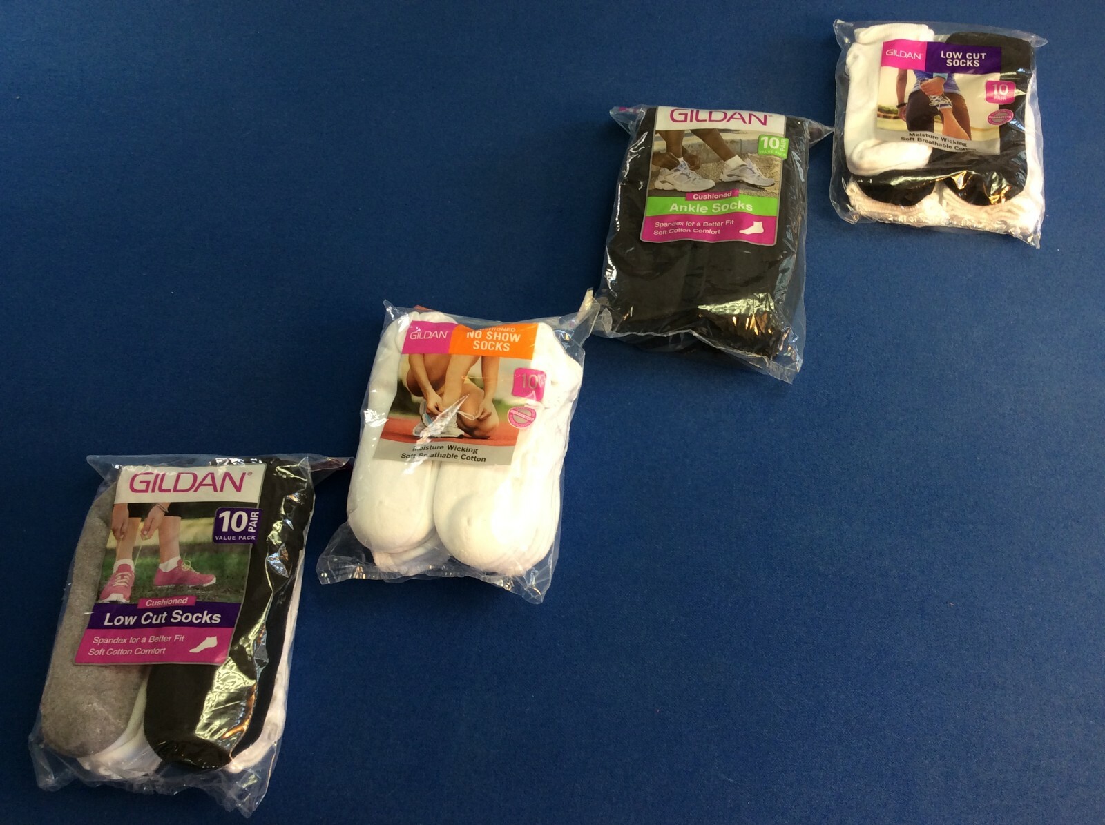 Women’s socks (Gildan) cushioned low cut, ankle or no show black or white 10 pk